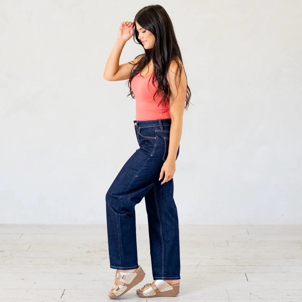 Lovervet By Vervet Divinity High Rise Slim Barrel Jeans in Dark Rinse. 27 / 5 - Picture 3 of 12